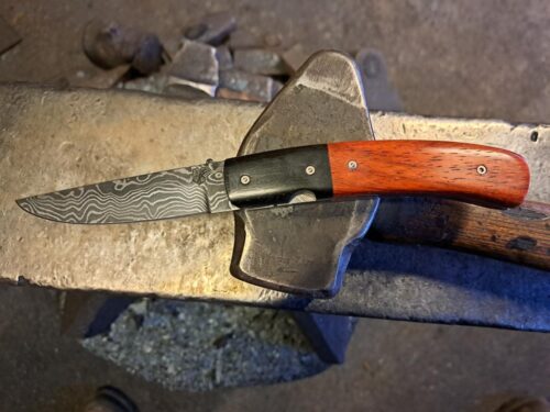 Couteau Pliant en Damas avec Manche en Ébène et Padouk