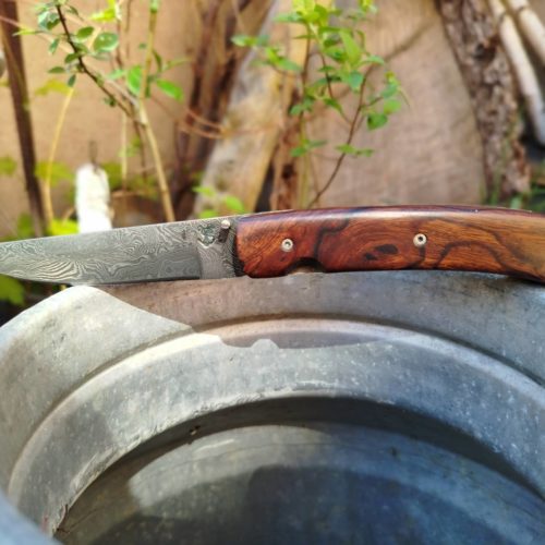 Couteau Pliant Damas 540 couches, Manche en Bois de Fer