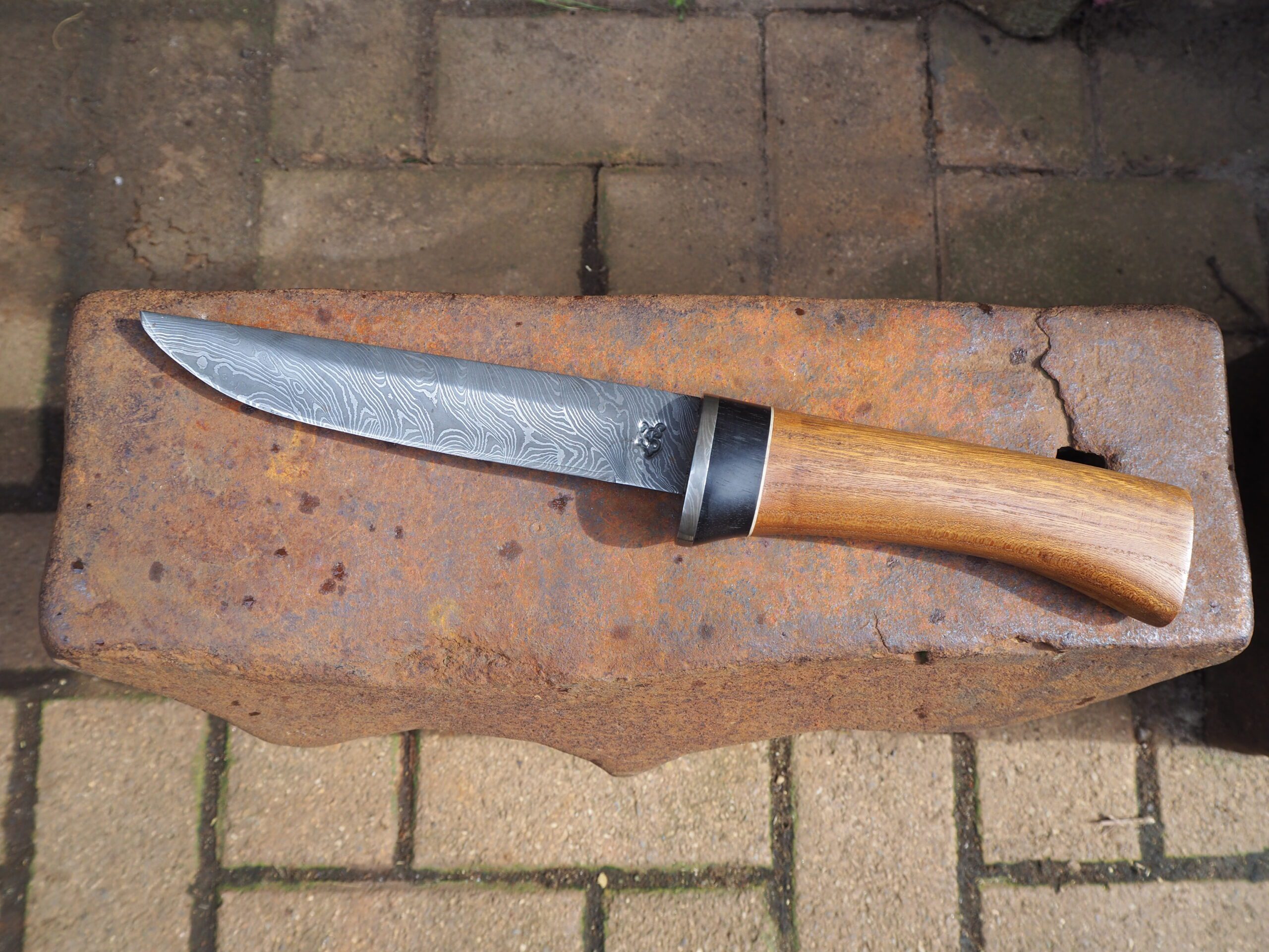 Couteau droit en Damas torsadé, manche en ebène du gabon & noyer – Image 2