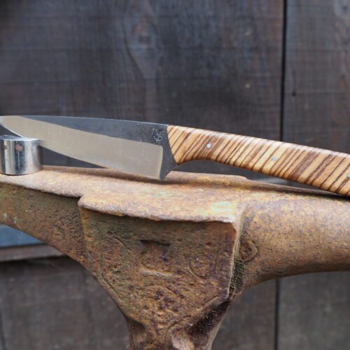 Couteau droit Inox brute de forge, manche en zebrano