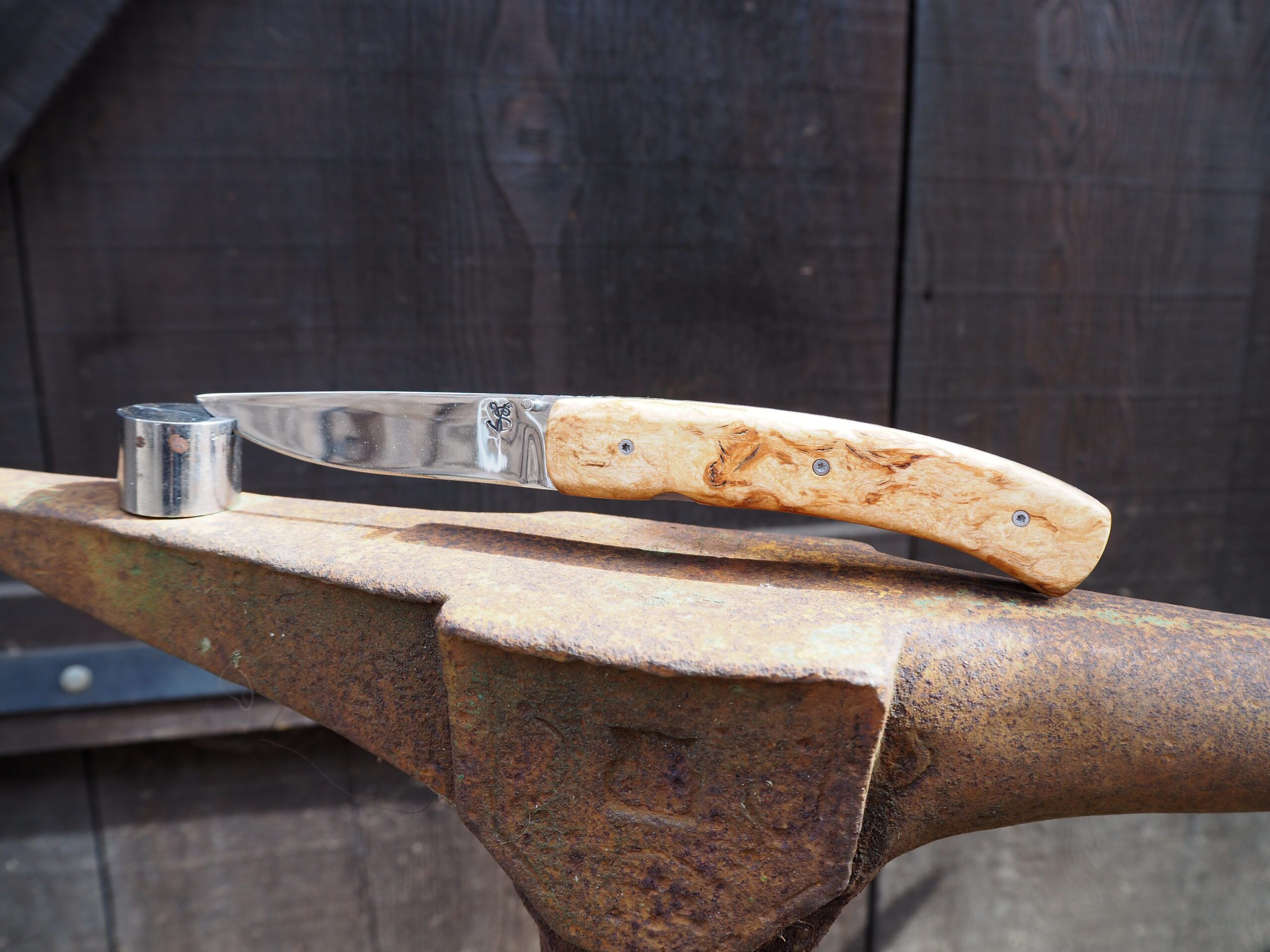 Couteau pliant en acier carbone, manche en loupe de frêne – Image 3