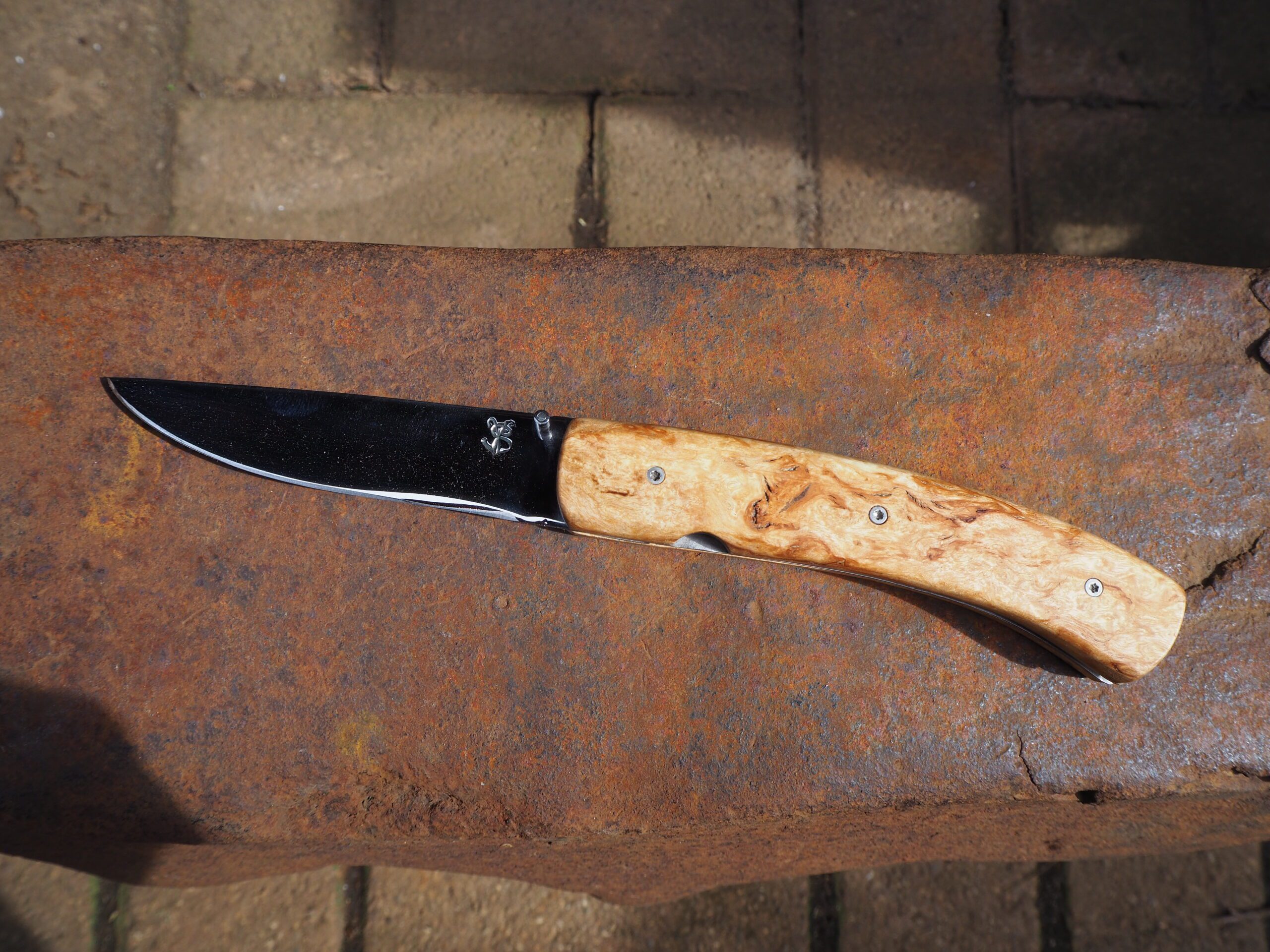 Couteau pliant en acier carbone, manche en loupe de frêne – Image 4