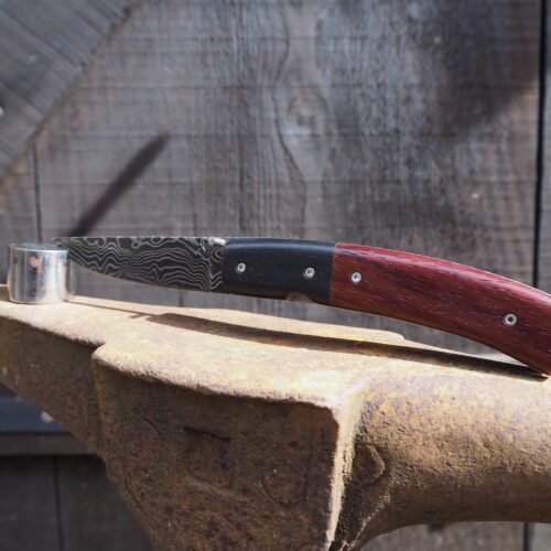 Couteau pliant en damas et manche en padouk et ébène du gabon